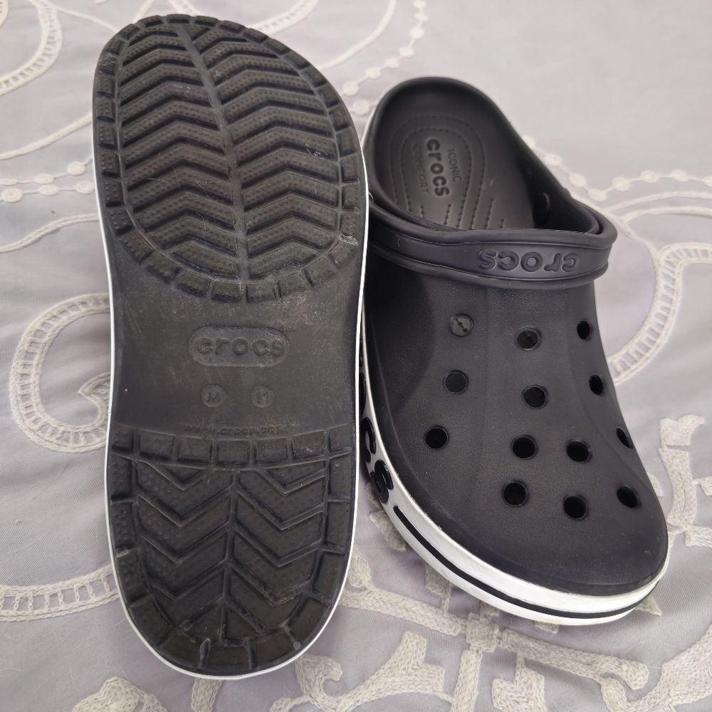 Mens Size 11 Crocs - Picture 3 of 4